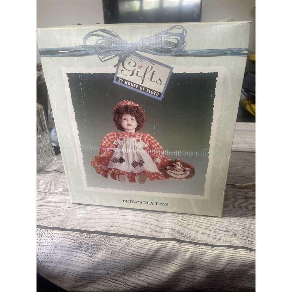 Vintage House of Lloyd Betsy Tea Time Doll Porcelain with‎ Tea set 1997